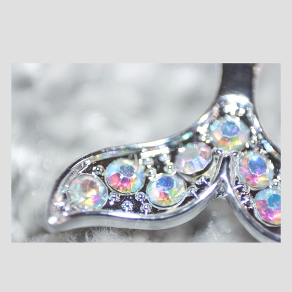 Iridescent whale tail crystal belly ring - Picture 8 of 12